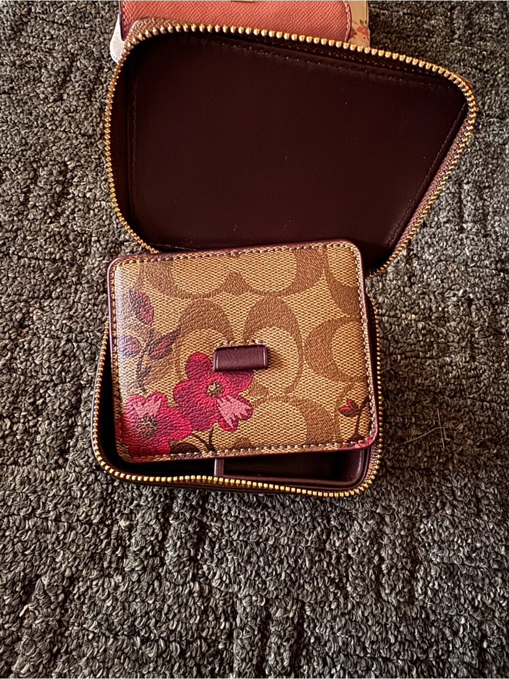 Coach - Picture 2 of 9